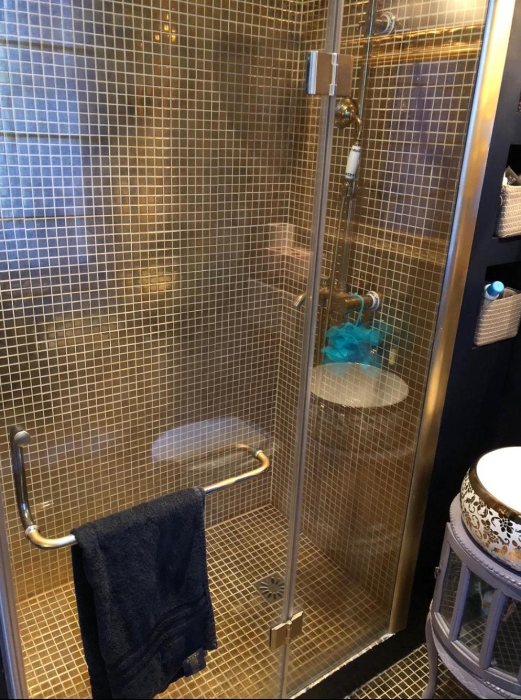 S - Louvre Museum - Shared Bathroom With Host * Paris