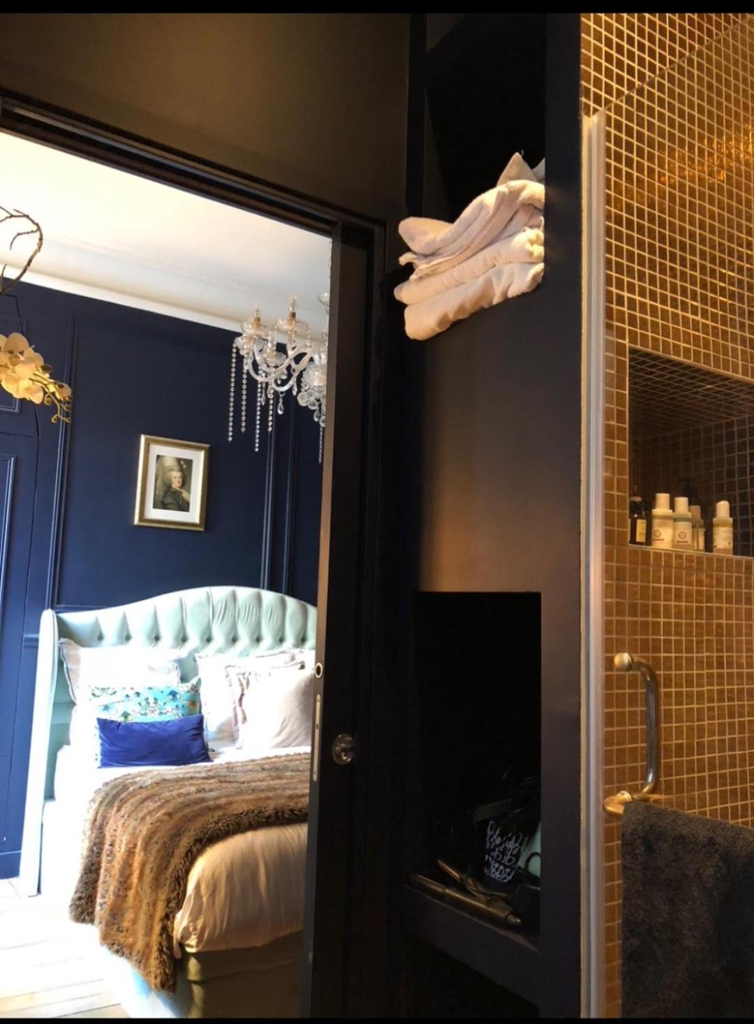 S - Louvre Museum - Shared Bathroom With Host Homestay Paris